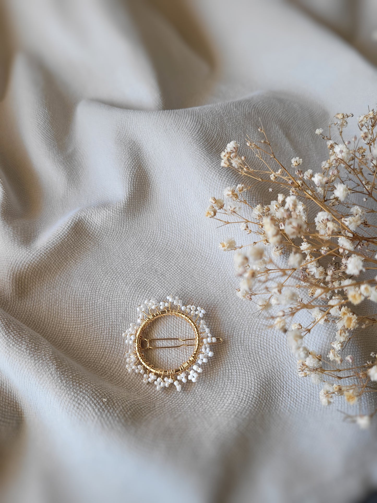 Barrette cercle doré et perles nacrées - GYPSOPHILE