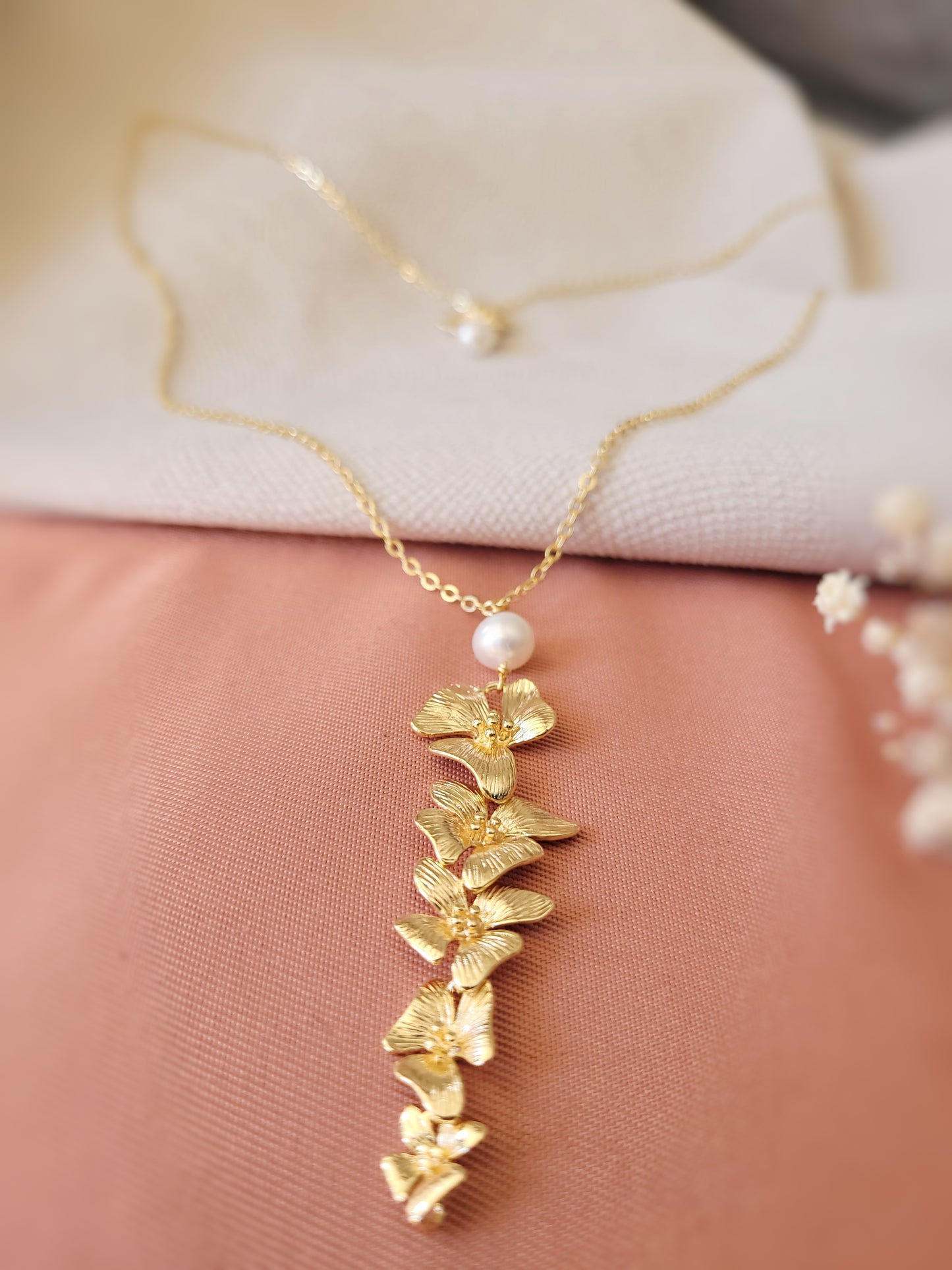 collier cascade fleurs dorées