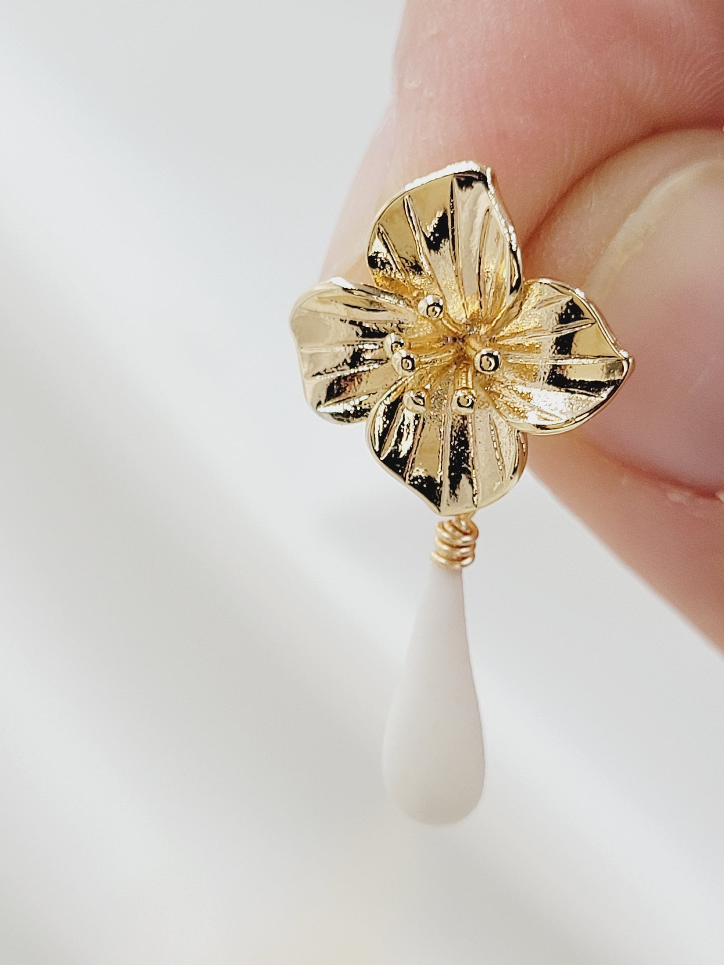 petites boucles d'oreilles pendantes fleur