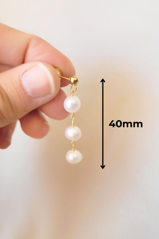 Boucles d'oreilles triple perles pendantes - LOUISE