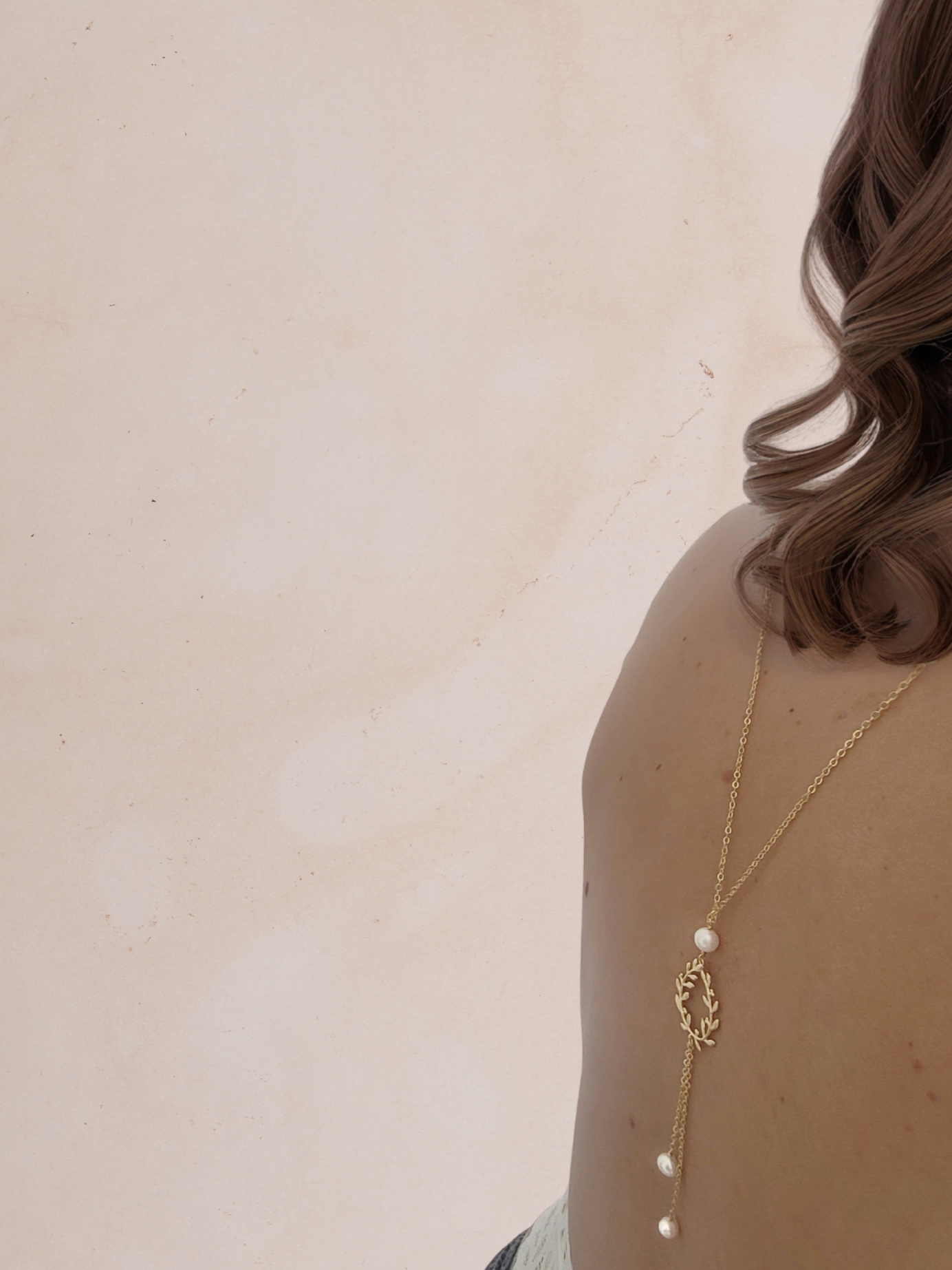 collier dos nu