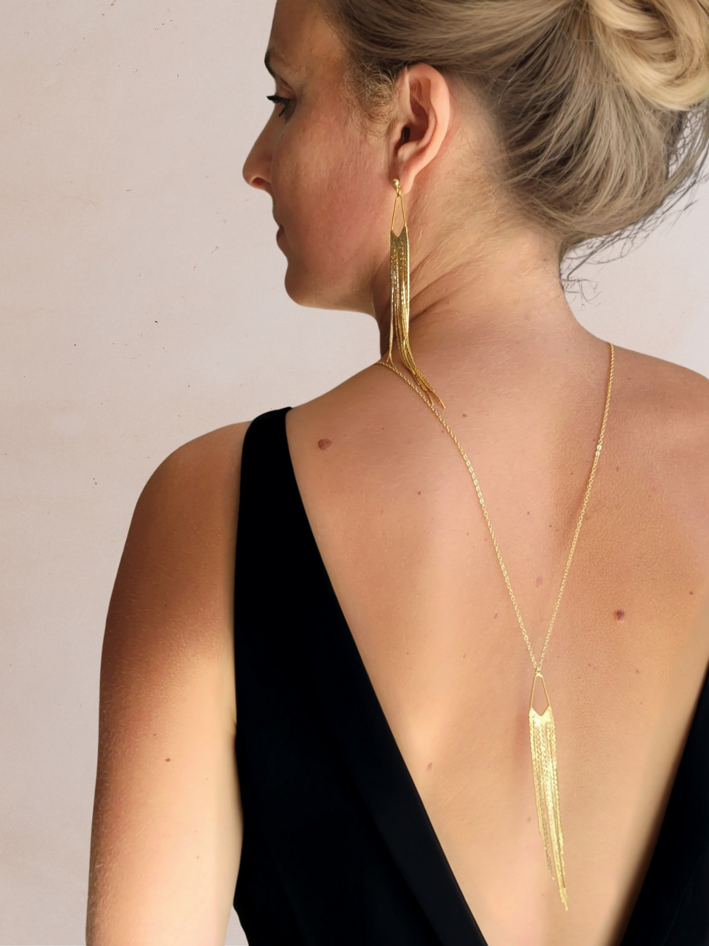 ensemble de bijoux élégants et raffinés avec franges dorées pendantes
