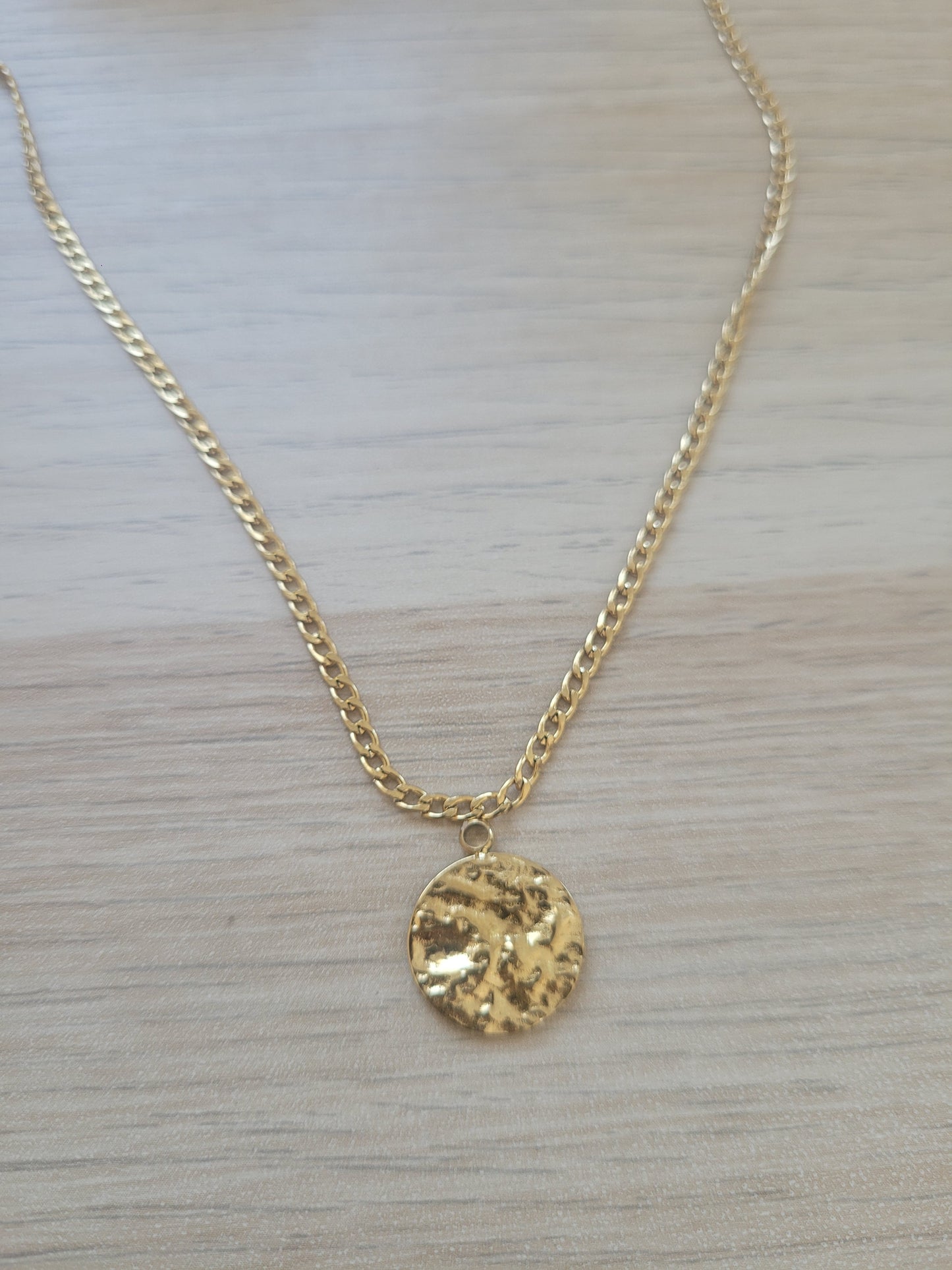 Collier chaîne gourmette et pendentif