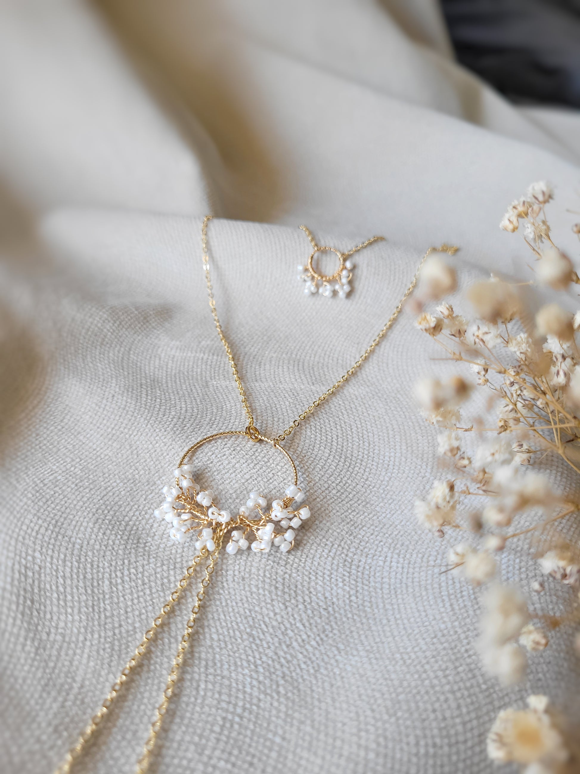 collier mariage doré et perles raffiné