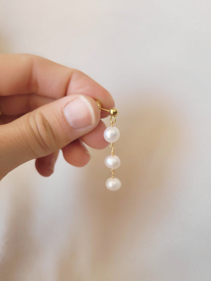 Boucles d'oreilles triple perles pendantes - LOUISE