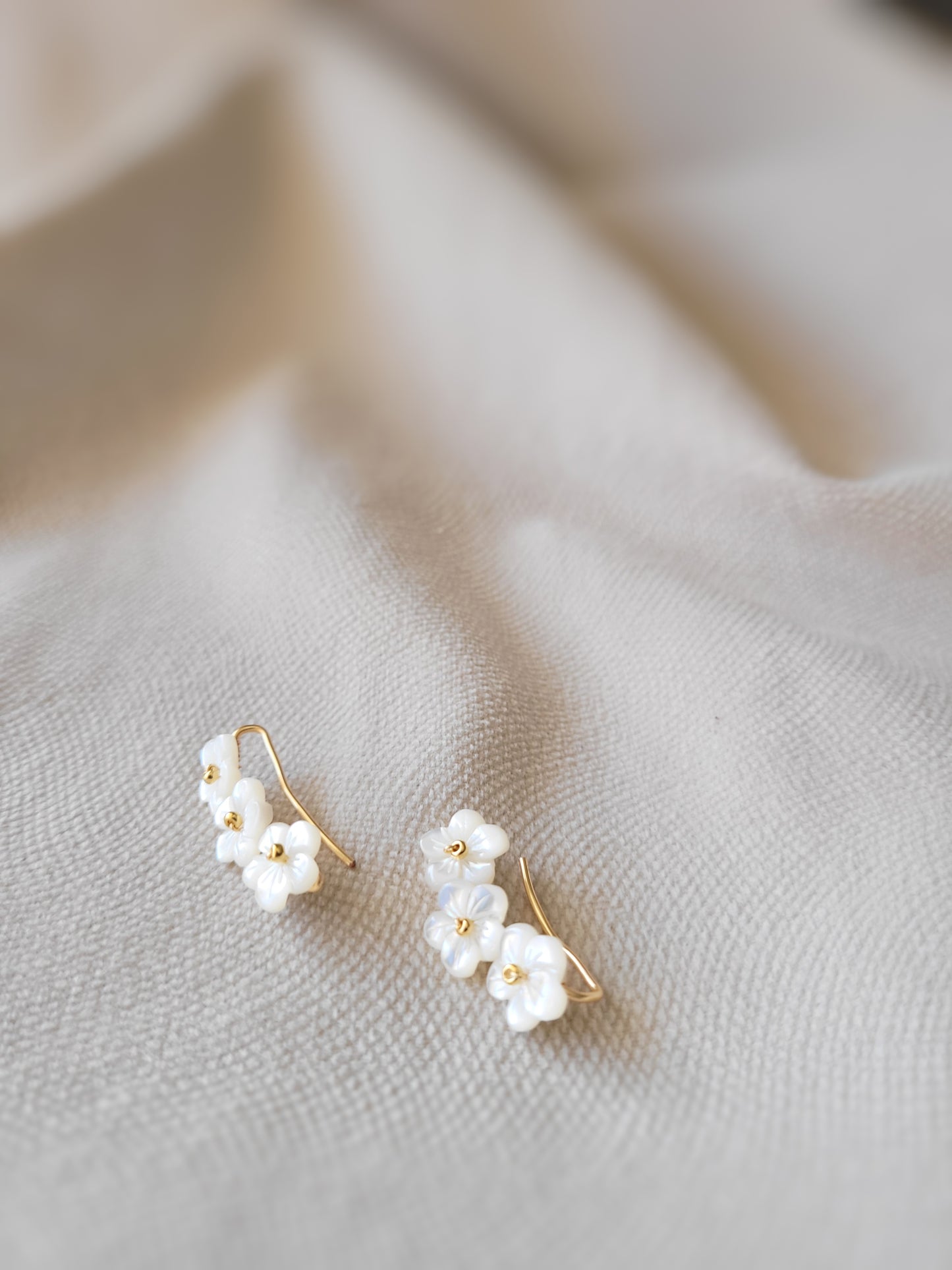 boucles d'oreilles cérémonie civile fleurs blanches