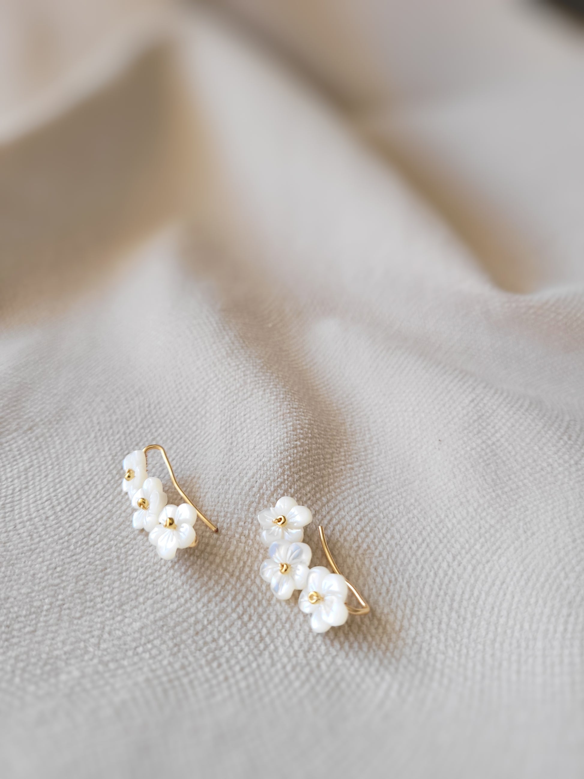 boucles d'oreilles cérémonie civile fleurs blanches