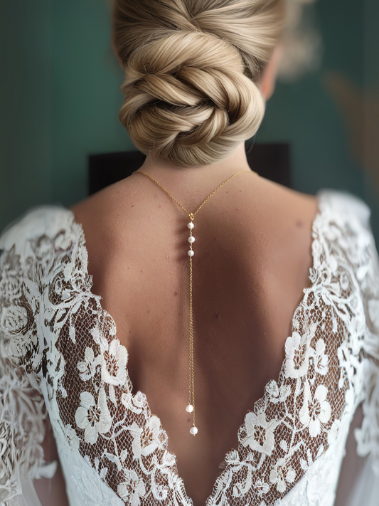 collier de dos mariée perles d'eau douce et double chaîne pendante