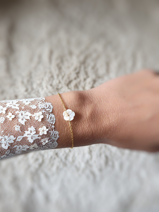 bracelet fleur en nacre mariée