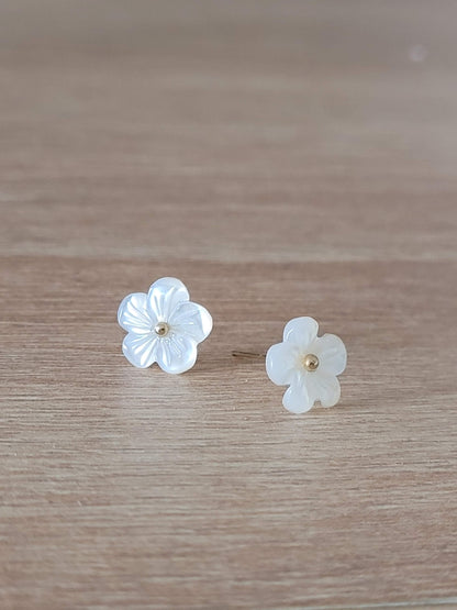 petite boucles d'oreilles mariée fleur