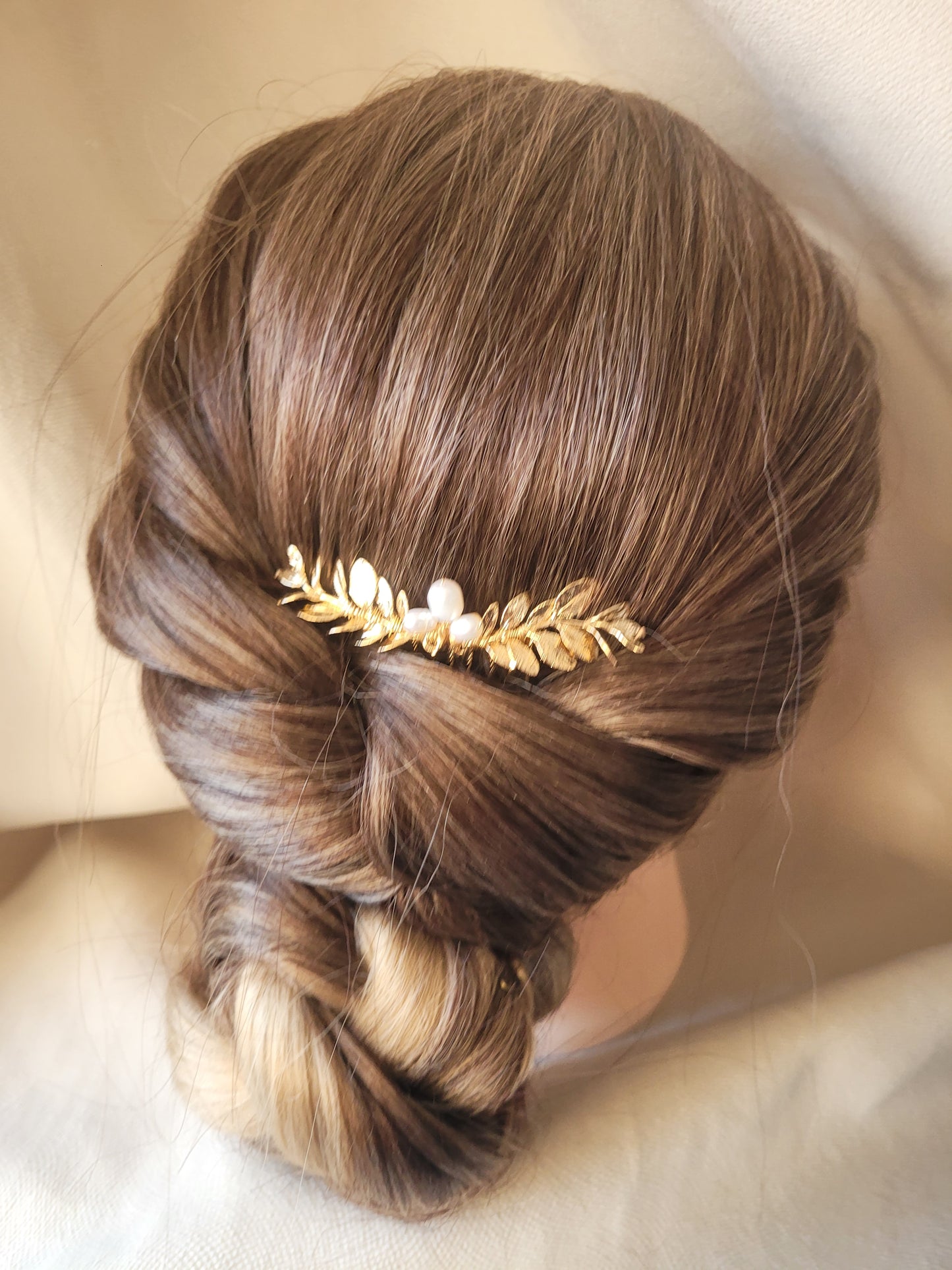 accessoire à cheveux mariage doré et perles blanches L'atelier moana