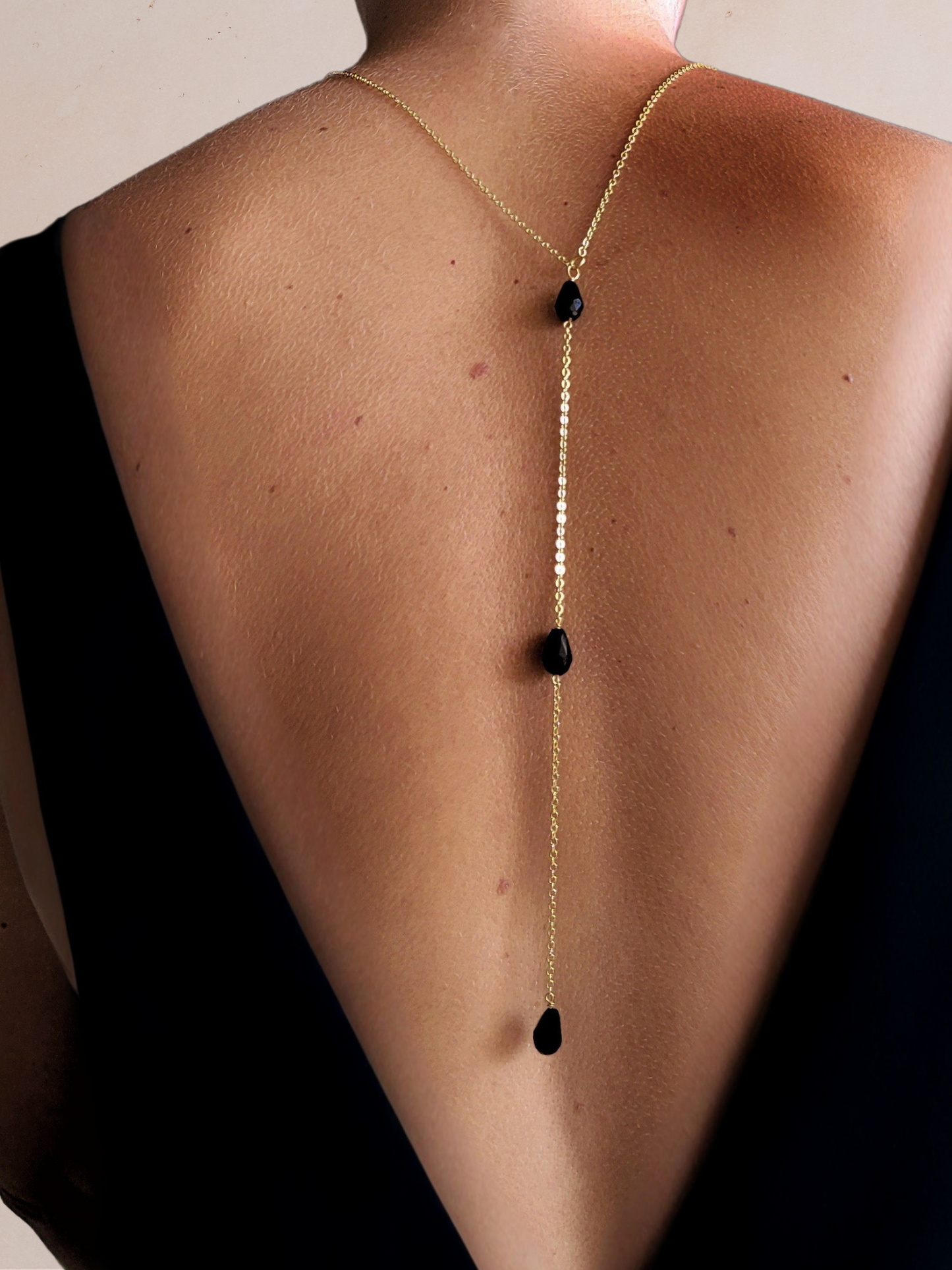collier de dos pour robe dos nu, idéale soirée chic
