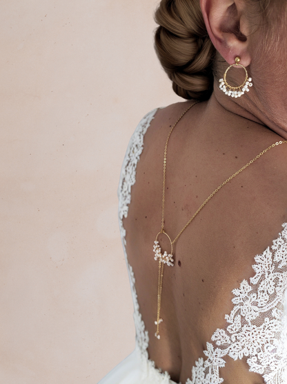 collier de dos mariage cercle et perles