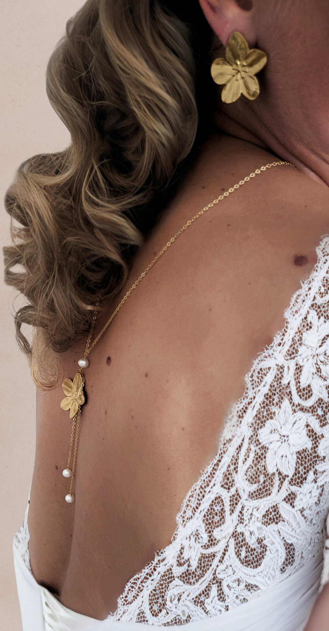 collier de dos cérémonie civile