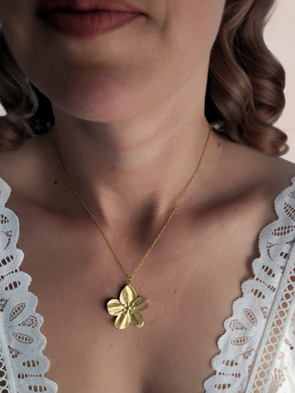 collier mariage fleur dorée