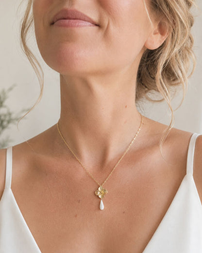 collier de mariée fleur dorée et porcelaine 