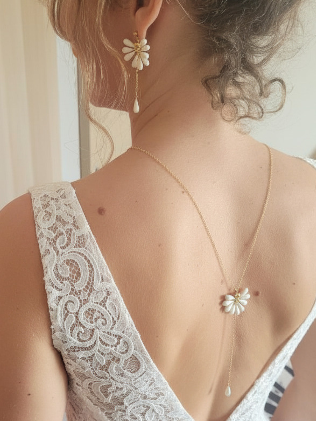 Collier de dos eventail en porcelaine - CHARLOTTE