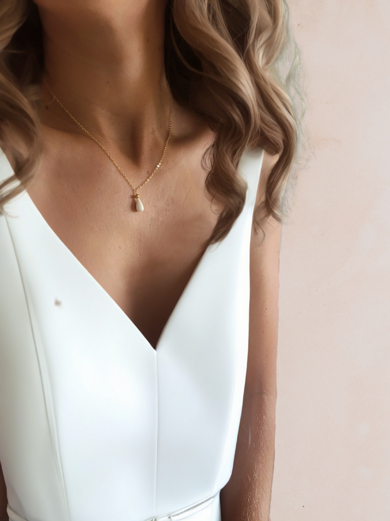 collier pendentif goutte blanche en porcelaine