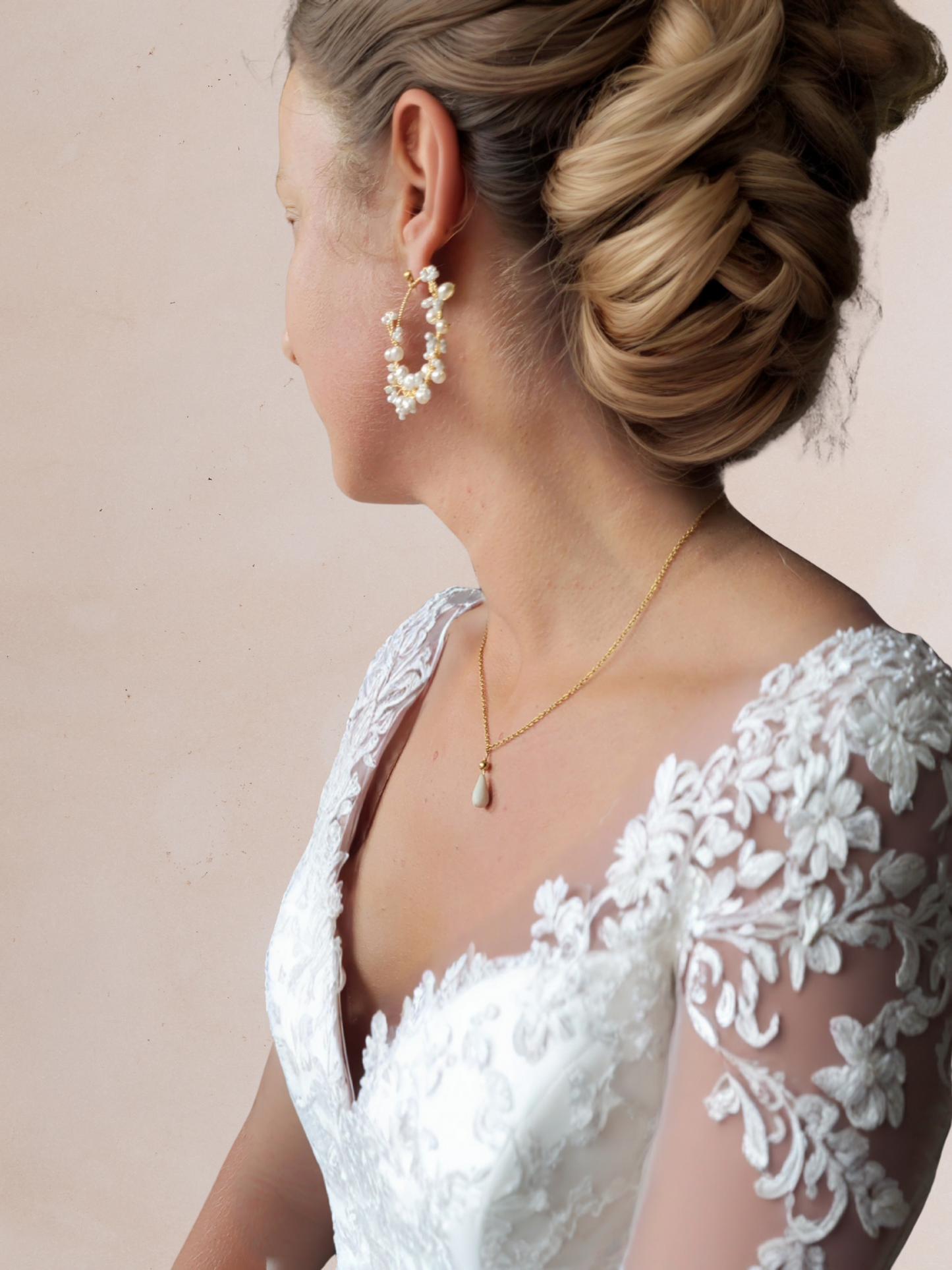 Boucles d’oreilles créoles dorées – Fleurs en porcelaine - MARIA