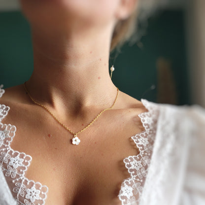 collier mariée fleur en nacre