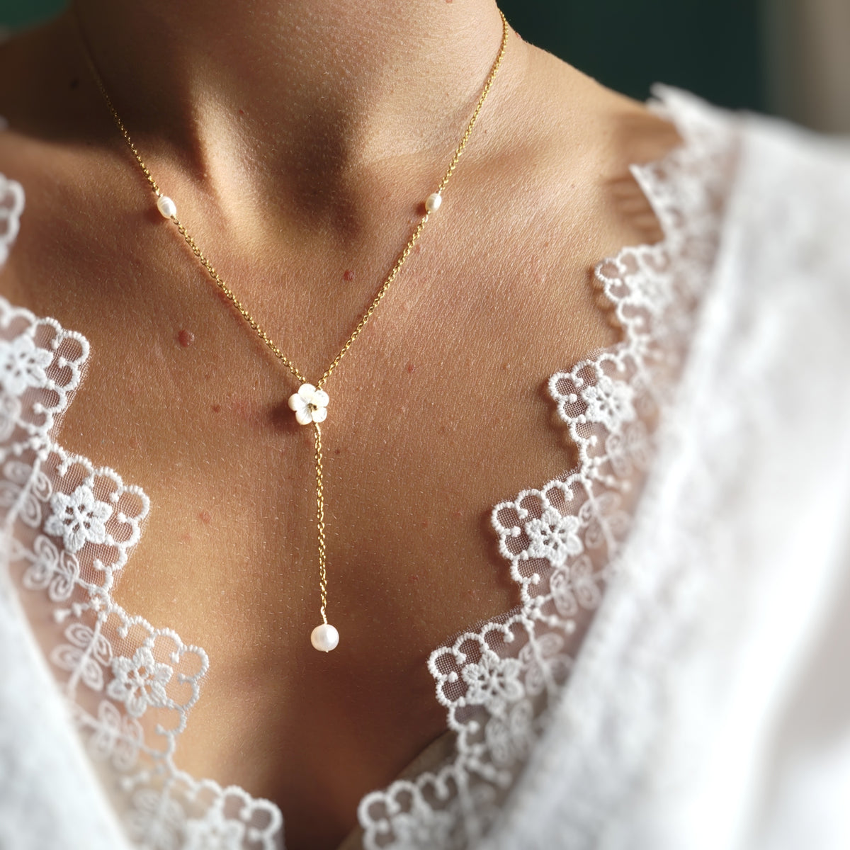 collier mariage lasso fleur nacre et perles