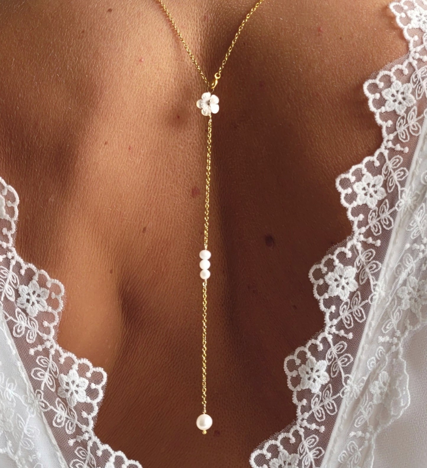 collier de dos mariée