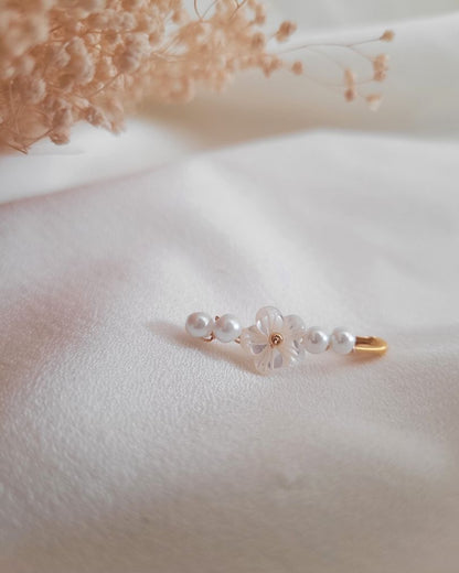 Attache bolero de mariée dorée avec fleur en nacre et perles - AMELIA
