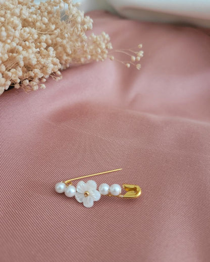 Attache bolero de mariée dorée avec fleur en nacre et perles - AMELIA