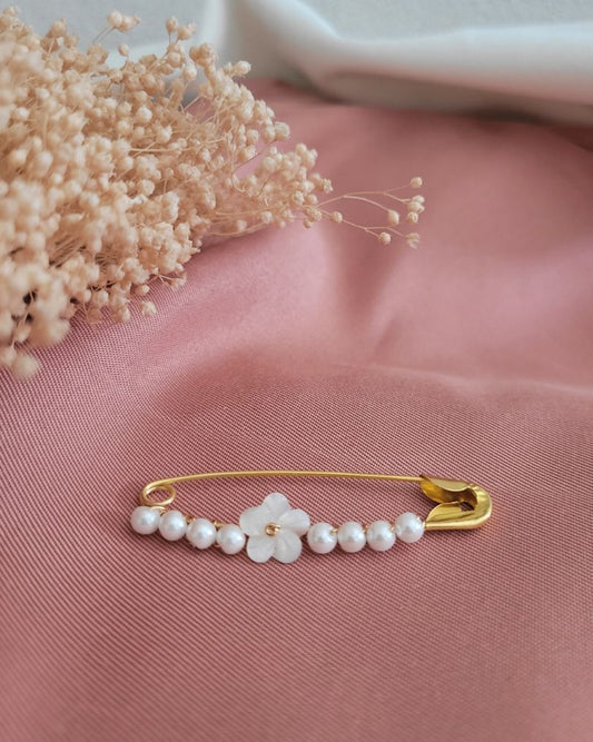 attache-traine mariage fleur et perles
