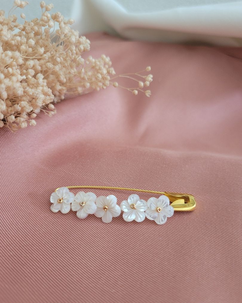 Attache-traîne de mariée avec fleurs en nacre - FLORA