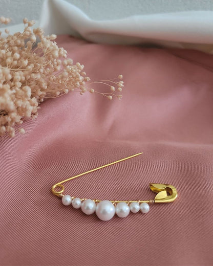 épingle doré robe de mariée avec perls nacrées
