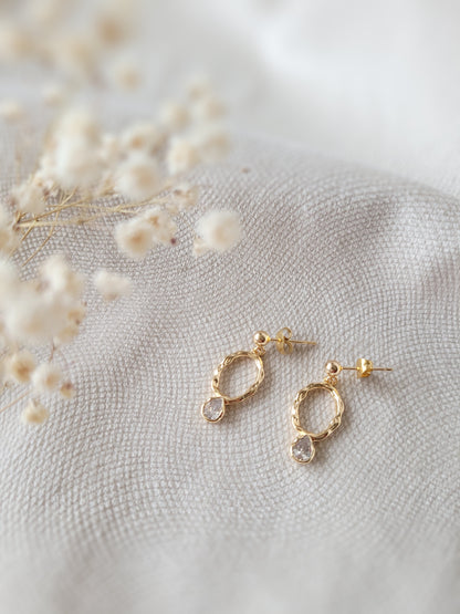 puces d'oreilles boucle anneau et zircon