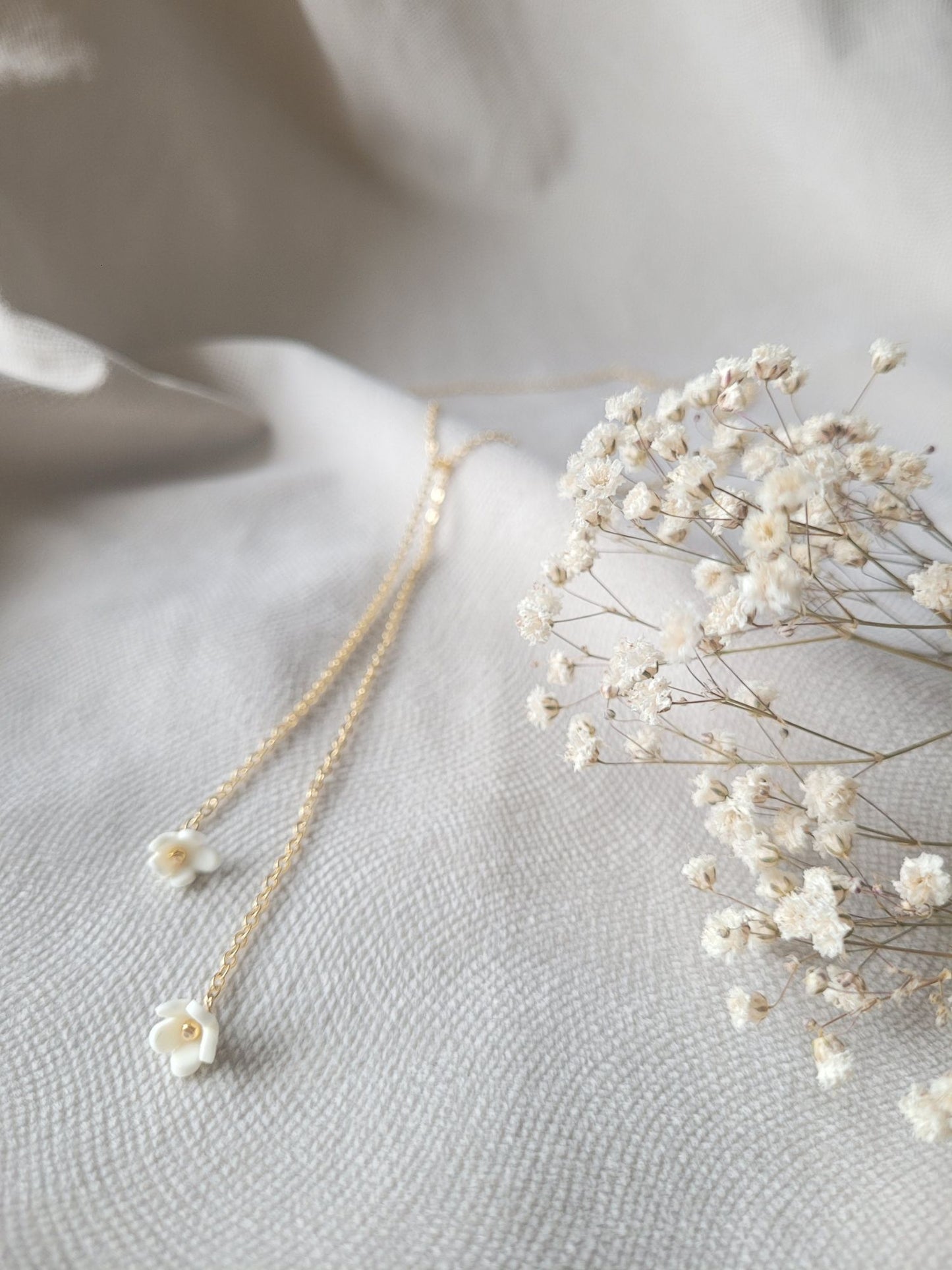 Collier à nouer fleur en porcelaine - HUGUETTE