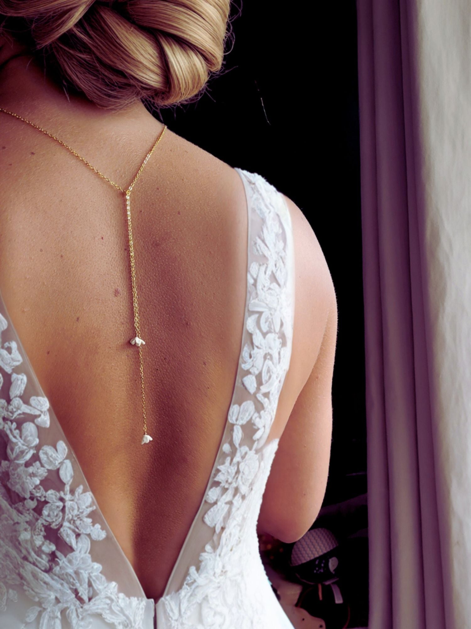 collier de dos fleurs en porcelaine mariée chic