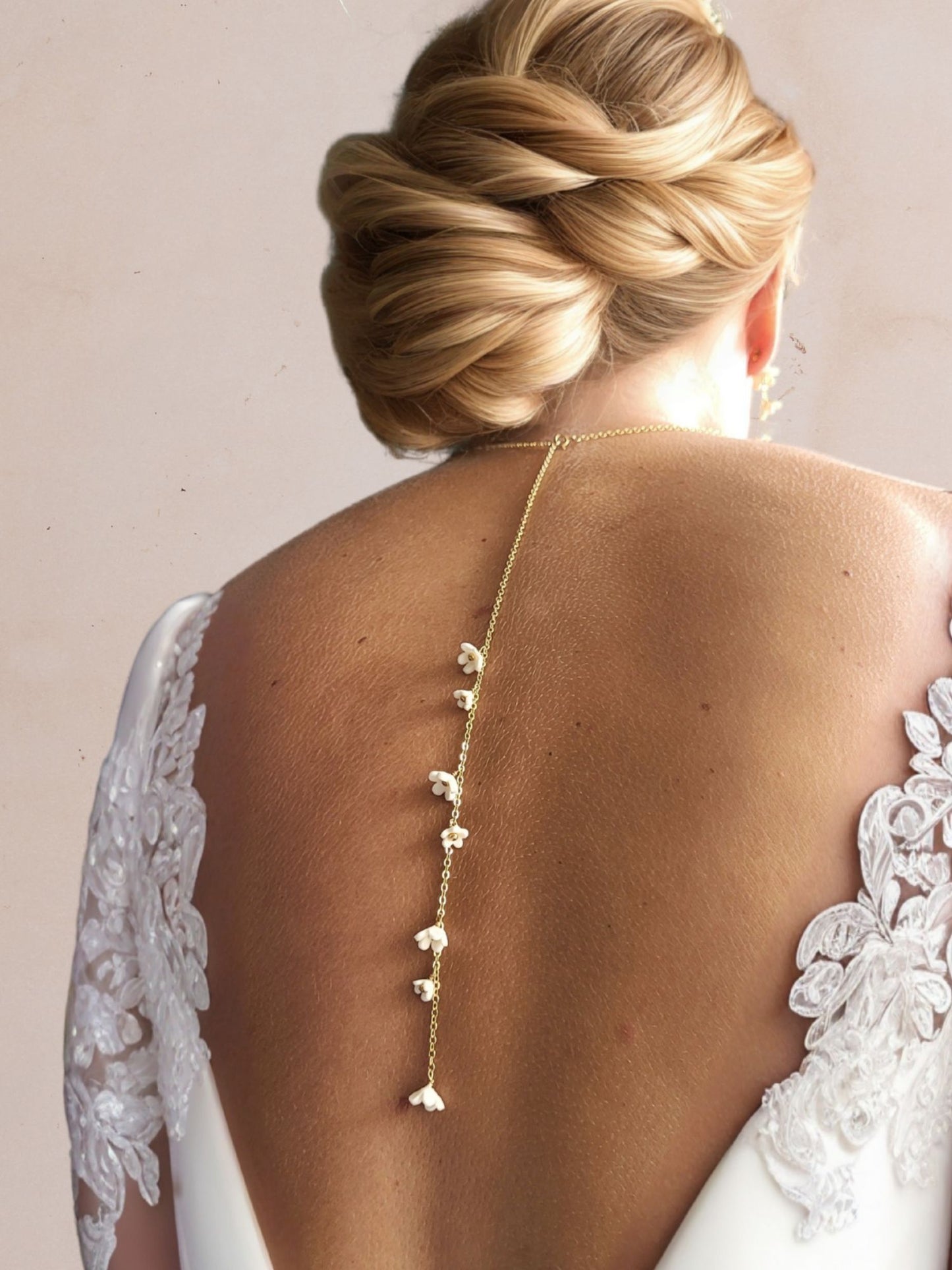 collier de dos grand dos nu robe de mariée