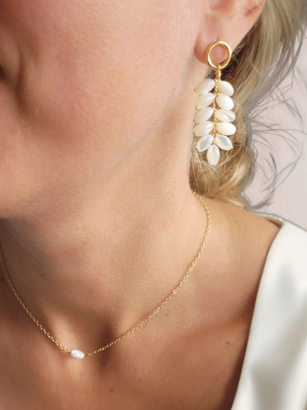 Boucles d'oreilles perles ivoires feuillage mariée