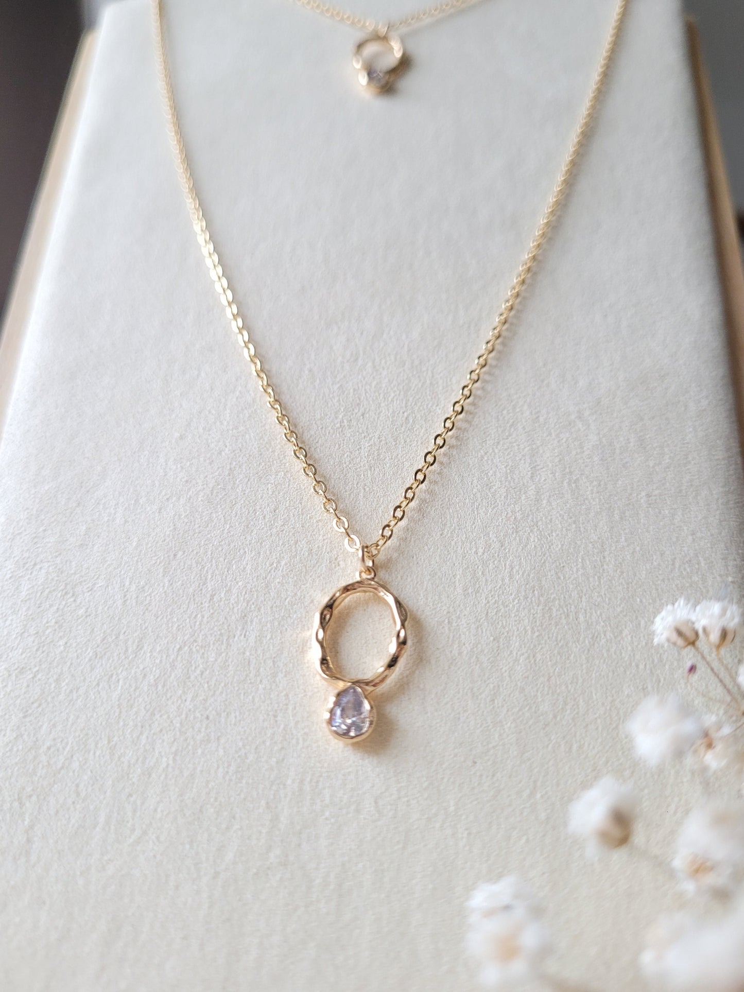 Collier de dos cercle stylisé et zircon - BELIZE