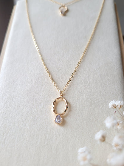 Collier de dos cercle stylisé et zircon - BELIZE