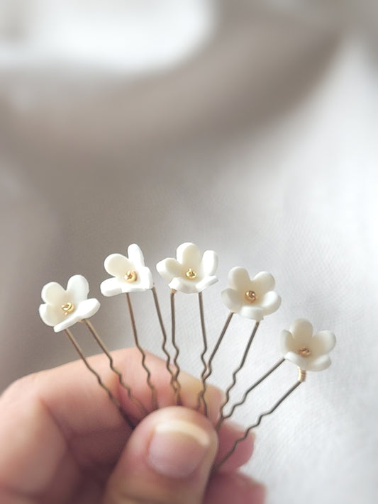 Pics à chignon fleur blanche en porcelaine