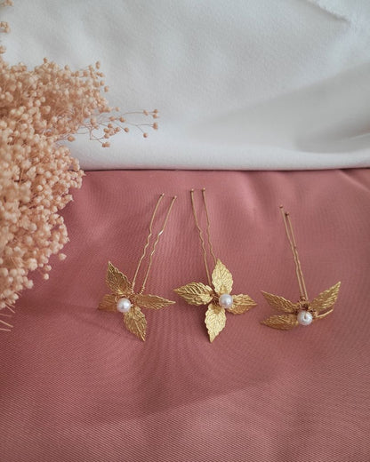 épingles à cheveux fleur dorée et perle nacrée