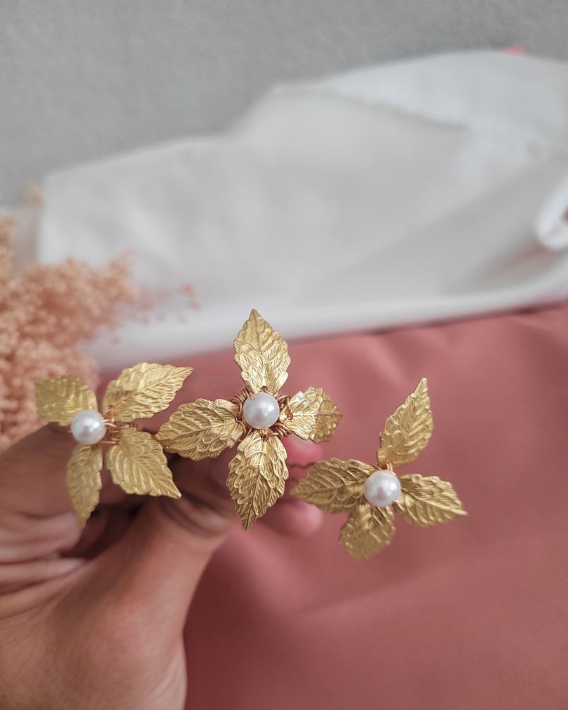 LOTS de 3 pics à chignon feuilles dorées et perle