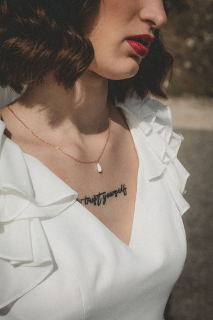 Collier de dos eventail en porcelaine - CHARLOTTE