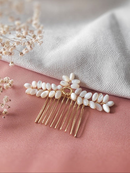 Peigne de mariée doré et perles en nacre