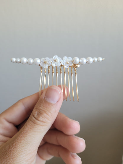 Peigne de mariée perles et fleurs en nacre - CLAUDIA XL