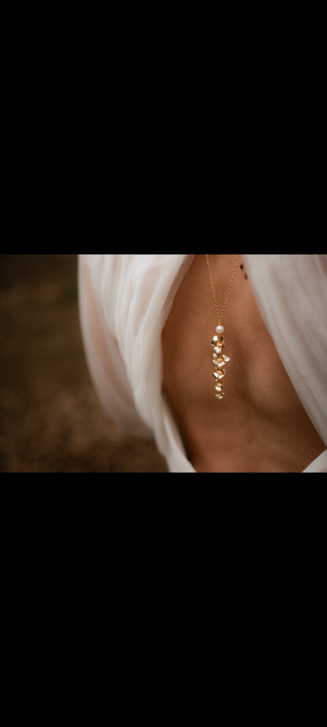 Collier de dos cascade de fleurs - VICTORIA