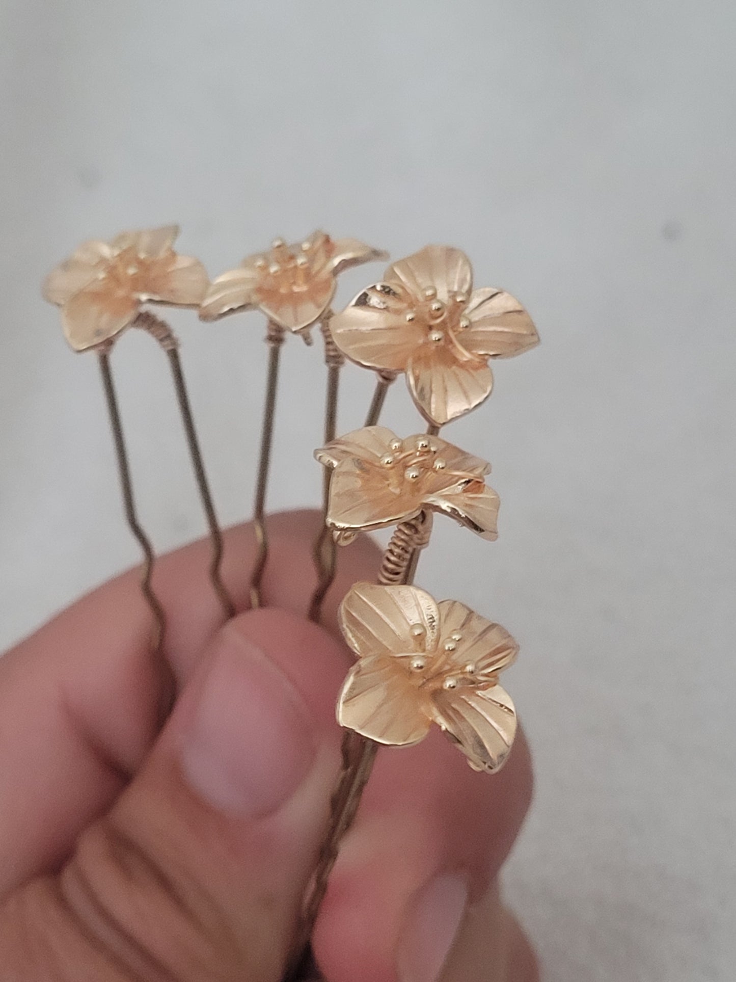 Pics à cheveux fleur dorée MIA