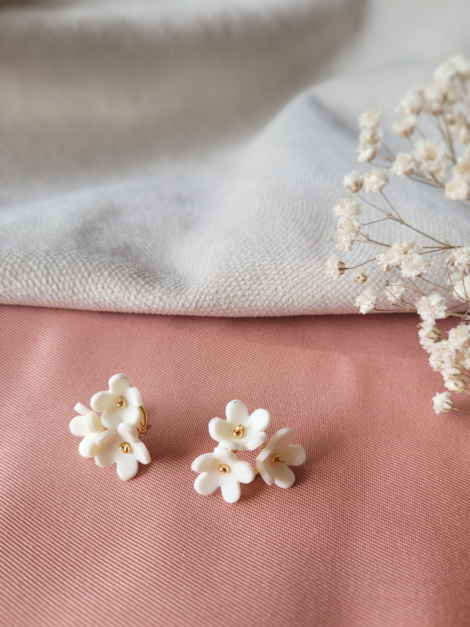 PUCES d'oreilles fleurs en porcelaine blanche mariage